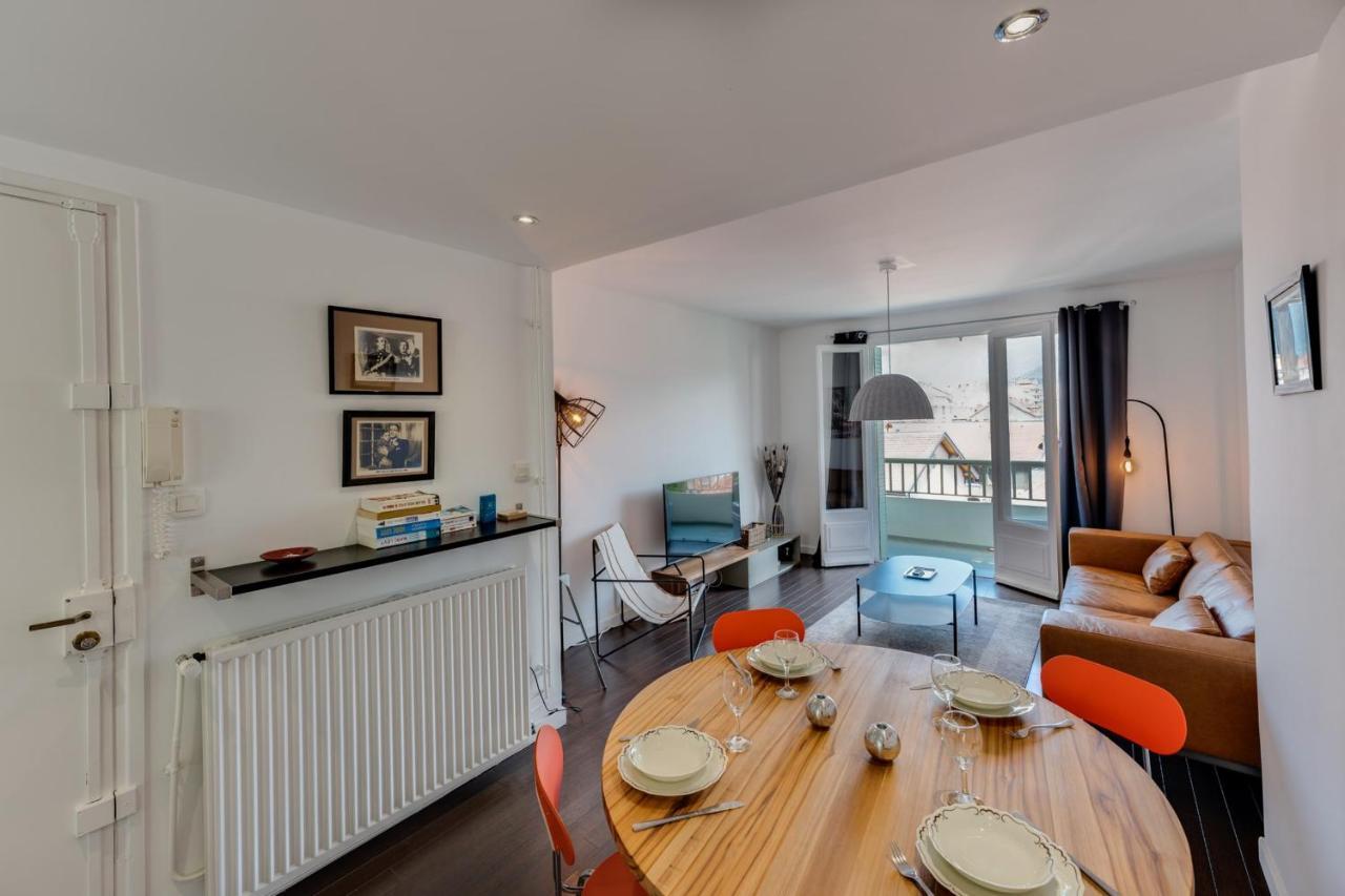 Apartment Allure - 2 Bedroom With Balcony In The Centre Of